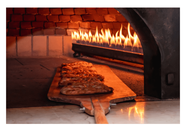 doğalgaz dönüşümü yapılmış pide fırınına pideler fırına gireken