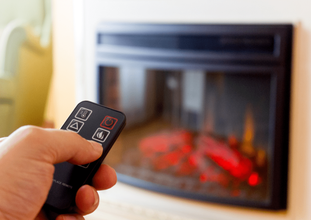 Özel Doğalgazlı Ev şöminesini kumanda ile deniyor